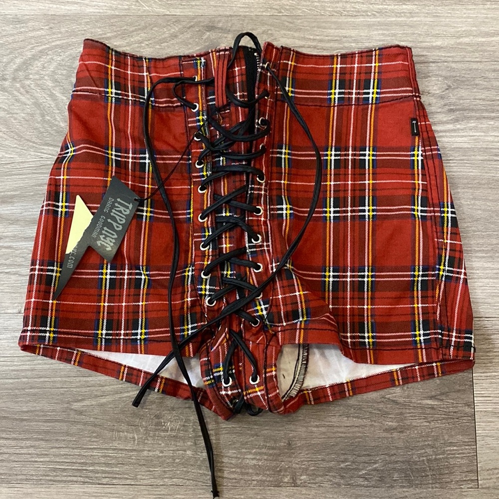 Tripp NYC lace up short shorts